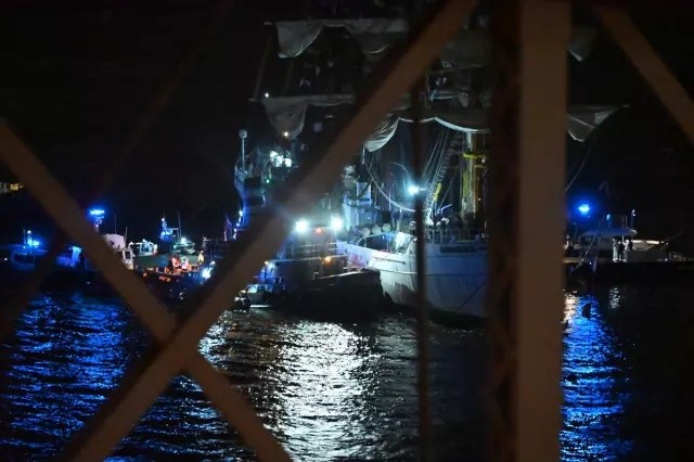 Meksika'ya ait donanma gemisi, Brooklyn Köprüsü'ne çarptı: Ölü ve yaralılar var! Kaza anı viral oldu - Resim : 3