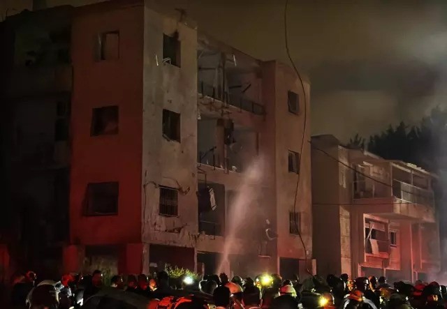 İran İsrail'i balistik füzelerle vurdu: Hayfa kenti yanıyor!