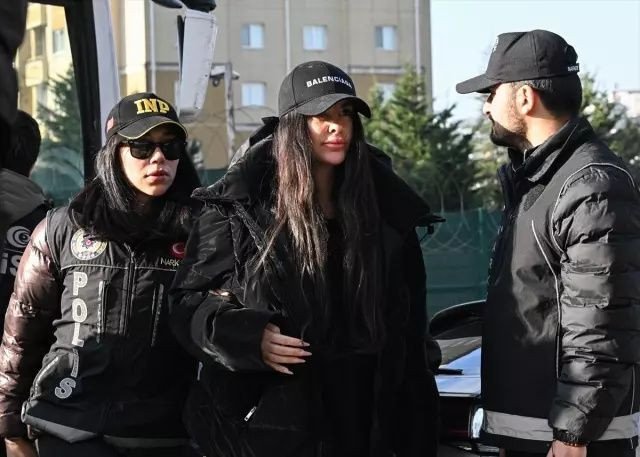 Fikret Orman, Burak Elmas, Hakan Sabancı ve Didem Soydan... Uyuşturucu soruşturmasında gözaltına alınan ünlüler adliyede ilk kez görüntülendi! - Fotoğraf: 5