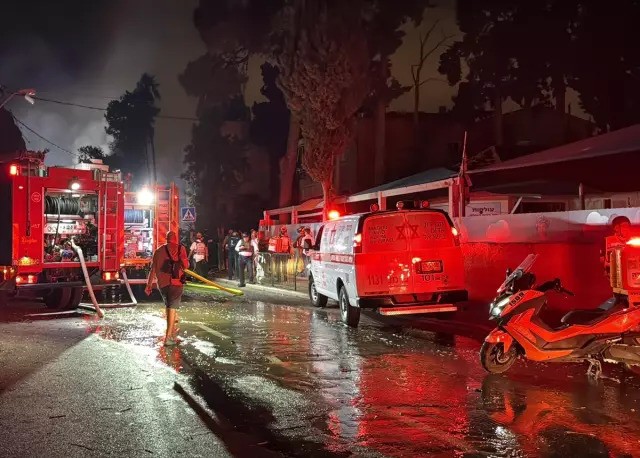 İran İsrail'i balistik füzelerle vurdu: Hayfa kenti yanıyor! - Resim : 3