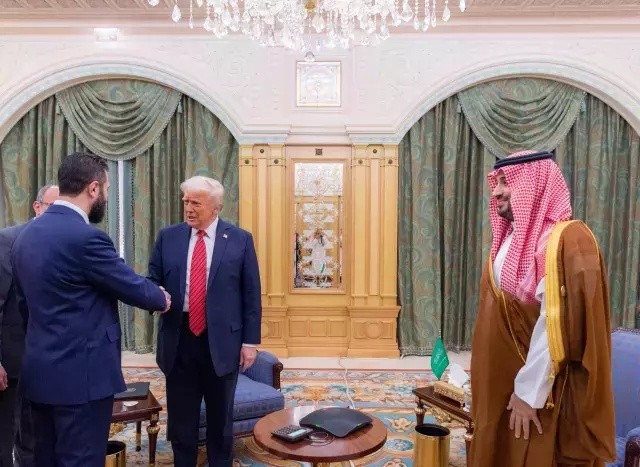 25 yıl sonra bir ilk! Trump ve Şara'nın tarihi görüşmesine Cumhurbaşkanı Erdoğan ve Prens Selman da katıldı