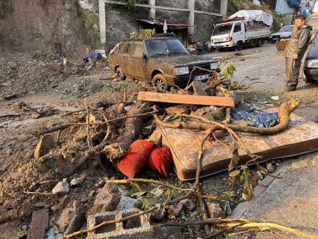 Hatay'da sel felaketi: Asi Nehri taştı, heyelan ve çökmelerde can kaybı 2'ye yükseldi! "Uyarıların çok üzerinde bir yağış aldık" - Fotoğraf: 5