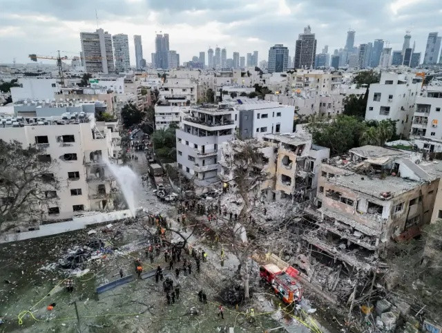 Savaşta 7. gün: İsrail Arak Nükleer Tesisi'ni vurdu, İran balistik füzelerle karşılık verdi