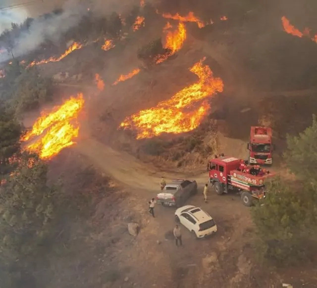 Hatay'daki orman yangını yerleşim yerlerine kadar yaklaştı - Resim : 2
