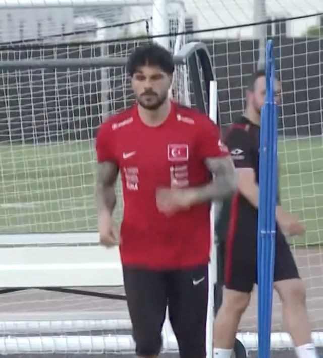 Mağlubiyet sonrası çok eleştirilmişti... Milli Takım'da Merih Demiral ve Eren Elmalı imaj değiştirdi! - Fotoğraf: 5