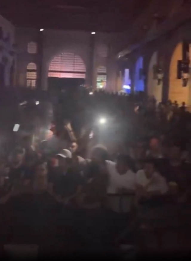 İstanbul’da 50 bin TL’lik Travis Scott skandalı! Sahnede sadece 20 dakika kaldı, yüzünü bile göremediler! Yuhalanarak kaçtı! - Resim : 2