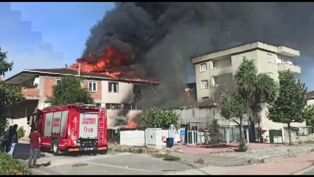 Sultanbeyli'de bir fabrikada yangın! - Resim : 2