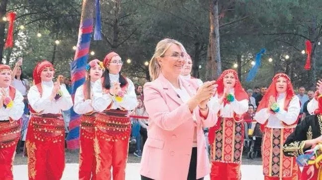 CHP’den AK Parti’ye geçen Altınova Belediye Başkanı Yasemin Fazlaca'dan çarpıcı sözler: Bana videolu komplo kurdular, şantaj yaptılar - Resim : 4
