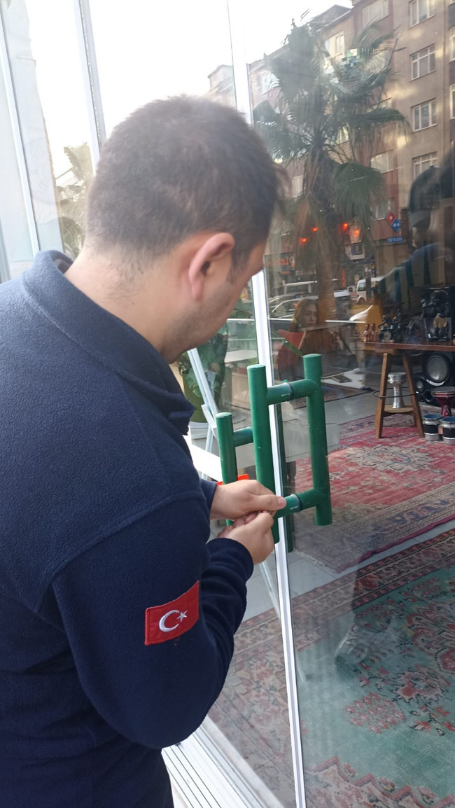 İstanbul’daki kafede öğretmen ve velilere skandal muamele! “Kovuyorum sizi, CİMER'e, Tayyip Erdoğan'a... İstediğin yere şikayet et" dedi… İş yeri valilik tarafından mühürlendi - Resim : 3