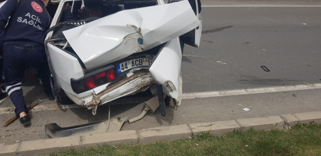 Malatya’da Tofaş faciası: Çekiciyle çarpıştı! 8 yaralı var...