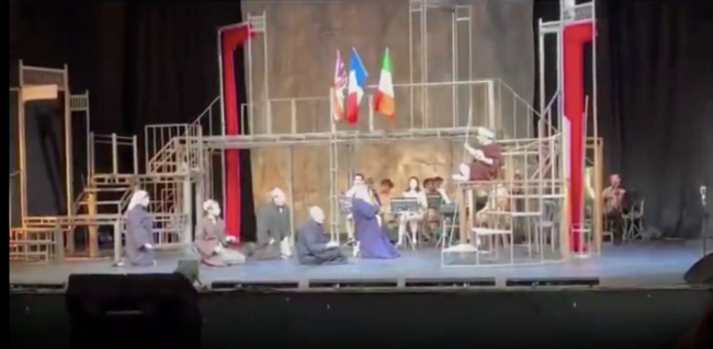 İBB Şehir Tiyatroları’nda skandal oyun! İslami değerlere hakaret, imam ve talebelere “cahil yobaz” yaftası