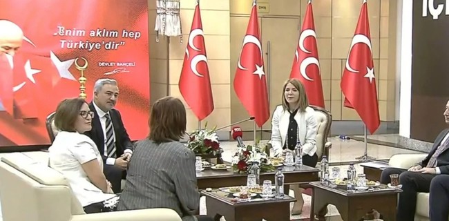 MHP-DEM Parti bayramlaşmasında "Demli çay" şakası gülümsetti!