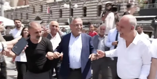 Diyarbakır’da Terörsüz Türkiye coşkusu: Halaylar çekildi, birlik mesajları yükseldi! - Resim : 2