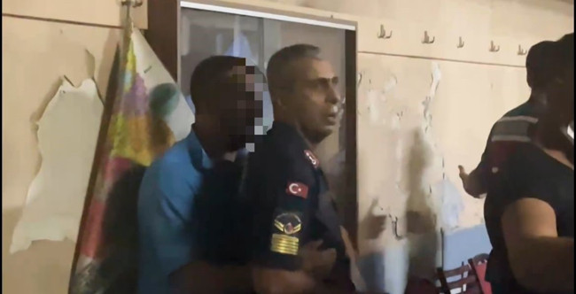 Yangın bölgesinde skandal: Yardım bahanesiyle geldi, hırsızlıkla suçlandı! Kalabalık linç etmeye kalktı