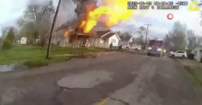 ABD'de yangın faciası: İtfaiyeci patlamada enkaz altında kaldı