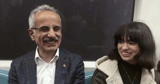Bakan Uraloğlu'ndan sürpriz yolculuk: Marmaray’a bindi, vatandaşla sohbet etti! - Resim : 3