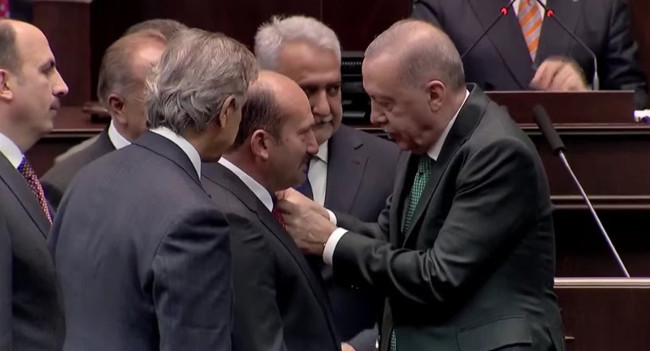 CHP’li ve YRP’li iki belediye başkanı AK Parti’ye geçti: İsa Yıldırım ve Necati Koç’a rozetlerini Cumhurbaşkanı Erdoğan taktı - Resim : 2