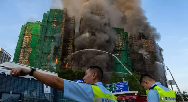 Hong Kong’da gökdelen faciası! 8 bloklu sitede yangın kontrolden çıktı... Mahsur kalanlar var!