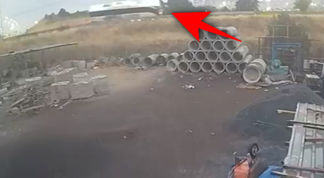 Virajı alamayan otobüs devrildi, 4 ölü 26 yaralı! Kuzey Marmara Otoyolu'ndaki feci kaza anı kamerada - Resim : 2