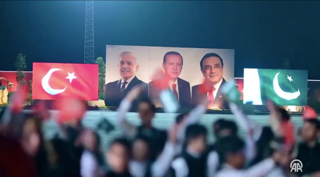 Pakistanlılardan Cumhurbaşkanı Erdoğan'a özel 'Dombra' klibi!