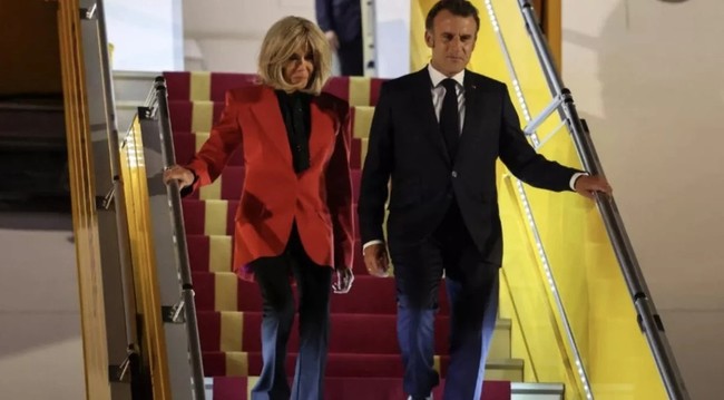 Fransa Cumhurbaşkanı Macron eşinden tokat yedi! Kameralar önünde aile krizi patladı... - Resim : 2