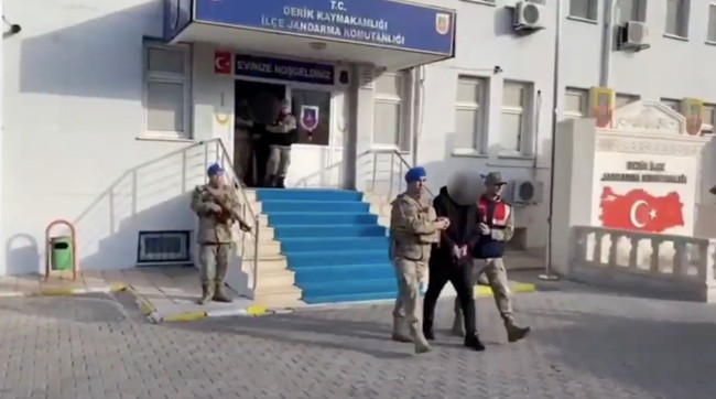 Organize suç örgütüne operasyon! Ele geçirilen mühimmat pes dedirtti: Onlarca kalaşnikof ve makineli tüfek... - Resim : 2
