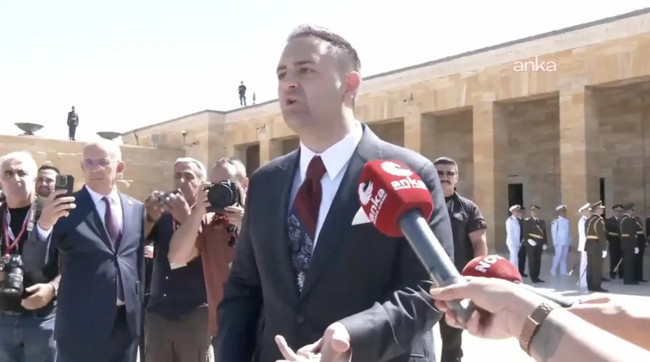 Anıtkabir'de Cumhurbaşkanı Erdoğan'a sevgi seli... CHP’li Akdoğan sloganları hazmedemedi: Yapılacak iş mi? - Resim : 2