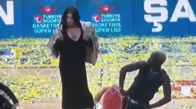 Fenerbahçe'nin şampiyonluk kutlamalarında 'travesti' şoku! "İşte Ali Koç vizyonu bu"