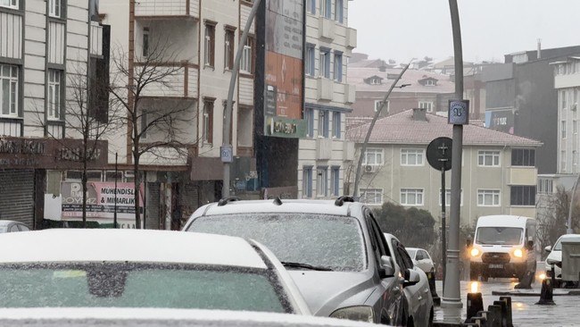Beklenen kar İstanbul'a giriş yaptı! İstanbul Havalimanı yolu beyaza büründü... Kar kaç gün yağacak? - Resim : 2