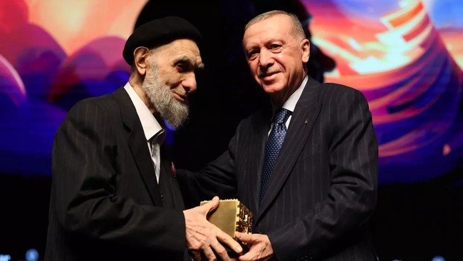 Hat sanatının kutbu! Hasan Çelebi hayatını kaybetti! Hattat Hasan Çelebi kimdir? İşte eserlerinden bazıları...
