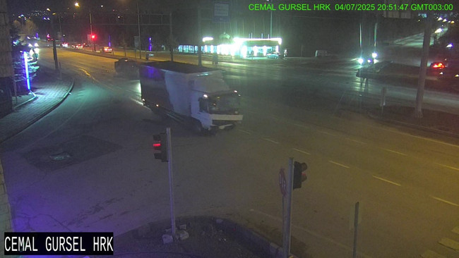 Erzurum’da fren faciası: Kamyonet 6 aracı biçti, 8 yaralı