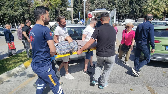 Kuşadası’nda yaşlı sürücünün fedakâr hamlesi kazayla sonuçlandı