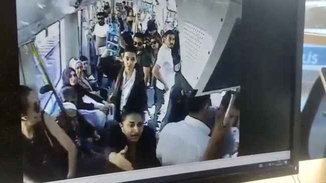 Marmaray'daki yumruklu saldırıda genç kadının ifadesi ortaya çıktı! "Başörtümü kastederek hakaret etti"
