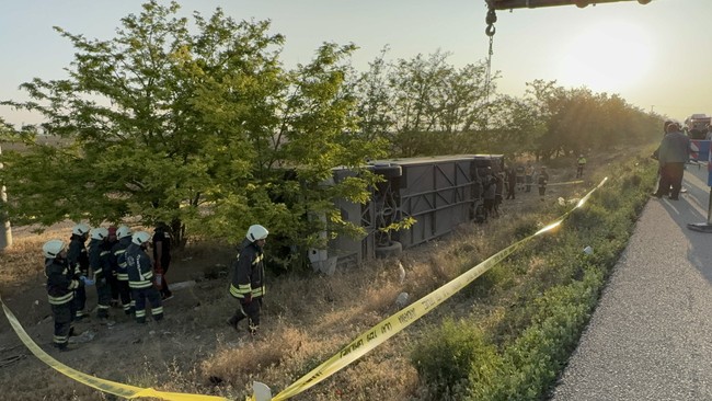 Bayramın ilk günü acı haber... Konya-Adana Karayolu'nda yolcu otobüsü şarampole devrildi: 1 ölü, 23 yaralı - Resim : 3