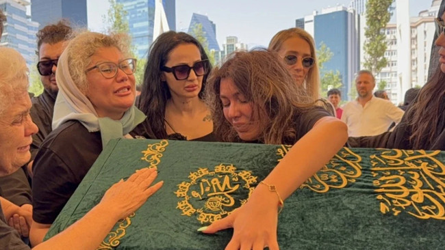 Nihal Candan’ın toprağı kurumadan Bahar Candan’dan Dilan Polat ziyareti! Helva kavurdular...