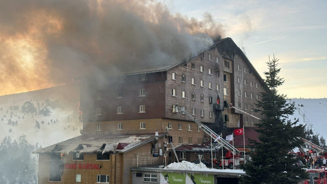 Grand Kartal Otel faciasında tanıklar bir bir konuştu: Alarm sesi duymadım, mutfakta yangın tüpü yoktu, kapıyı biz kırarak açtık