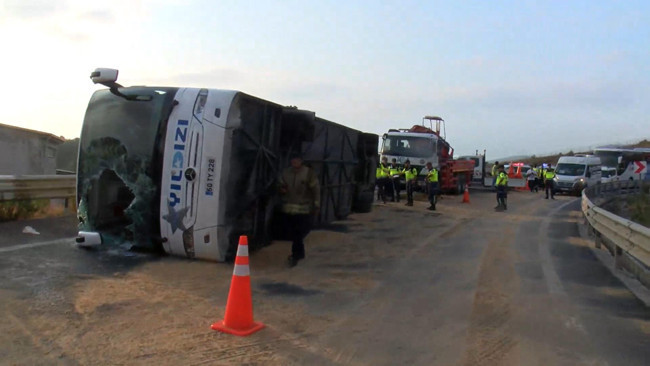 Kuzey Marmara Otoyolu’nda facia! Yolcu otobüsü devrildi, can pazarı yaşandı: 3 ölü, çok sayıda yaralı var