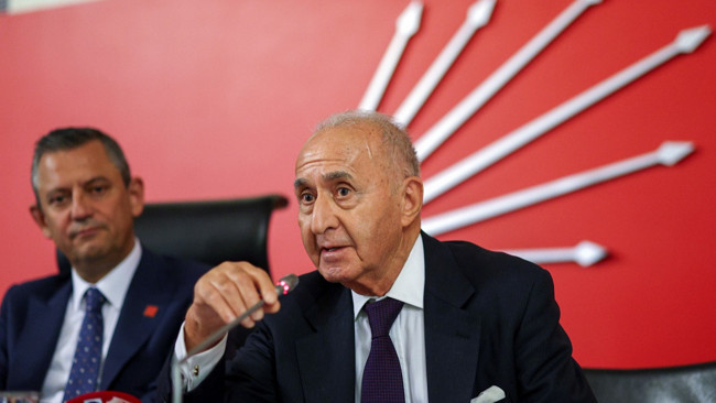 “Kılıçdaroğlu yanlış yapıyor” CHP eski Genel Başkanı Hikmet Çetin'den dikkat çeken çıkış: Özgür Özel ile mutlaka bir araya gelmeli!