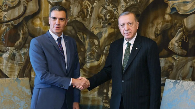 Erdoğan “Batı’nın en yiğidi Sanchez” demişti... İspanya’da canlı yayında Netanyahu’ya orta parmak protestosu - Resim : 2