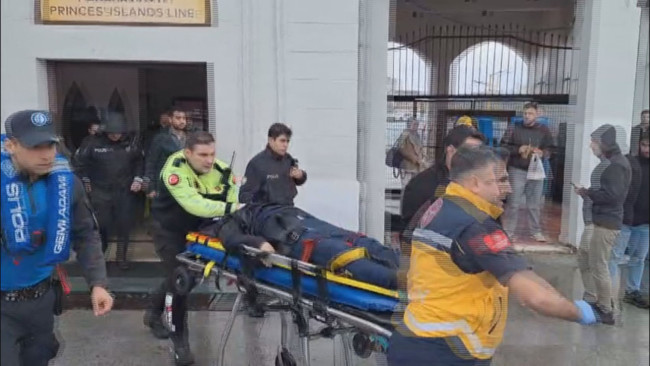 Kadıköy Rıhtım’da facia: 4 engelli denize düştü! Bir genç arkadaşını kurtarmak isterken can verdi..