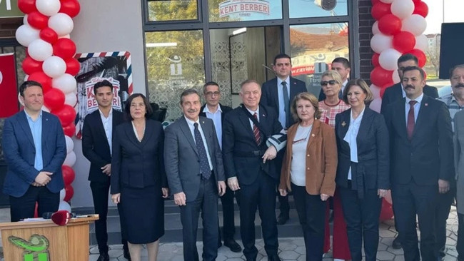 CHP’den yeni vitrin hamlesi: Kent Lokantası’ndan sonra şimdi de “Kent Berberi”!