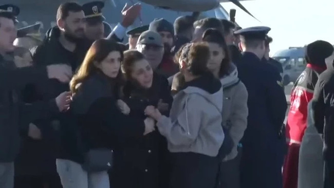 Türkiye kahraman şehitlerini uğurladı... 20 vatan evladımız Ankara'da düzenlenen törenle memleketlerine gönderildi - Resim : 3