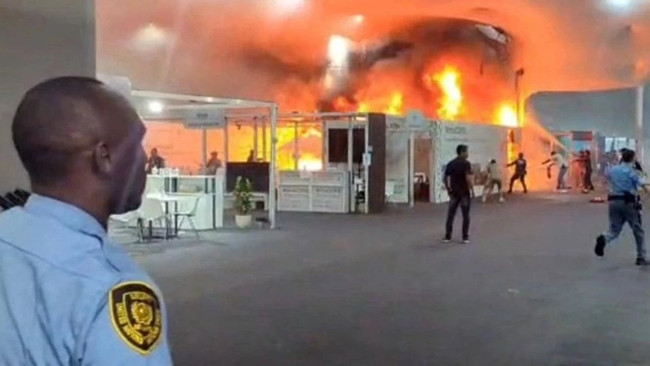 BM iklim konferansı COP30’da yangın paniği! Salon dumanla kaplandı, delegeler koşarak tahliye edildi... Panik anları kamerada...