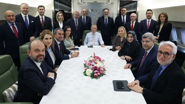 G20 dönüşünde Cumhurbaşkanı Erdoğan'dan önemli mesajlar! "Kılıçdaroğlu, koyunlarında besledikleri yılandan rahatsız olup isyan etmiş"