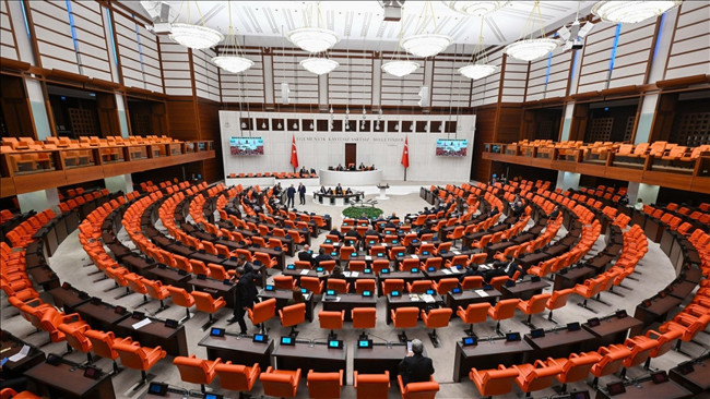 11. Yargı Paketi Meclis'e sunuldu! Trafik cezaları caydırıcı olacak: Yol kesmeye 3 yıla kadar hapis cezası geliyor! Denetimli serbestlik 3 yıl erken olacak...