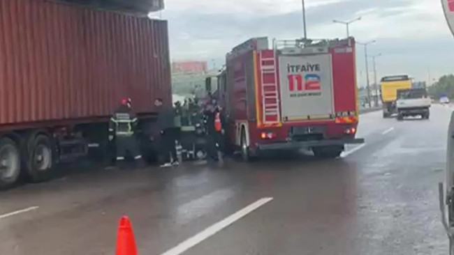 TEM Otoyolu’nda korkunç kaza: 23 yaşındaki sürücü kullandığı TIR'ın altında kalarak hayatını kaybetti!