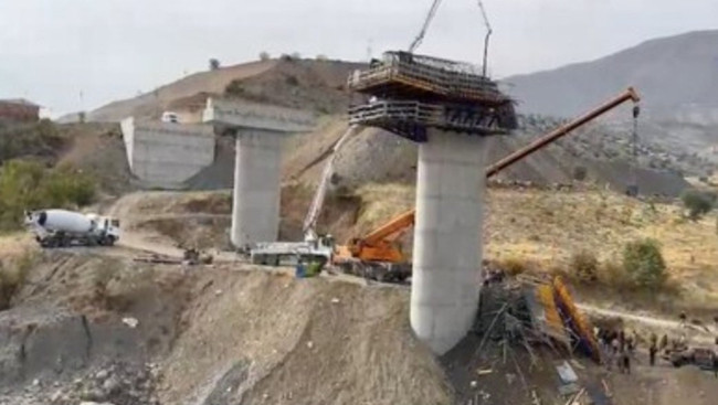 Diyarbakır Kulp’ta köprü inşaatında korkunç kaza! İskele çöktü, 3 işçi hayatını kaybetti - Resim : 2