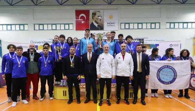 Erzincan Binali Yıldırım Üniversitesi badminton takımı 9. kez namağlup şampiyon