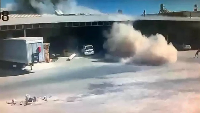 Antalya Demre’de toptancı halinde korkunç patlama: 1 ölü, 3 yaralı! Saniye saniye kamerada