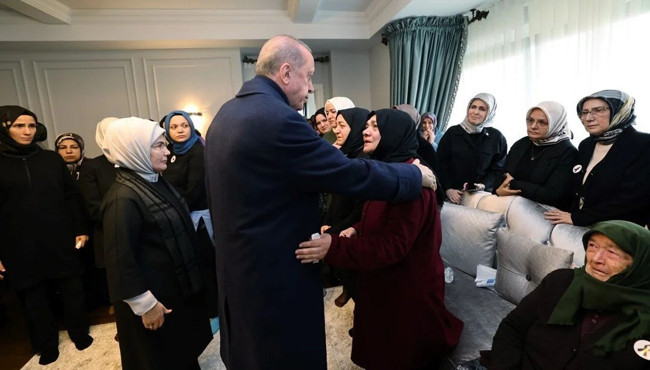 Grand Kartal yangınında 8 yakınını kaybeden Yüksel Gültekin, Turizm Bakanı Ersoy'a isyan etti: Bir kere bile bizi arayıp sormadı. Merhametsiz yürek! - Resim : 7